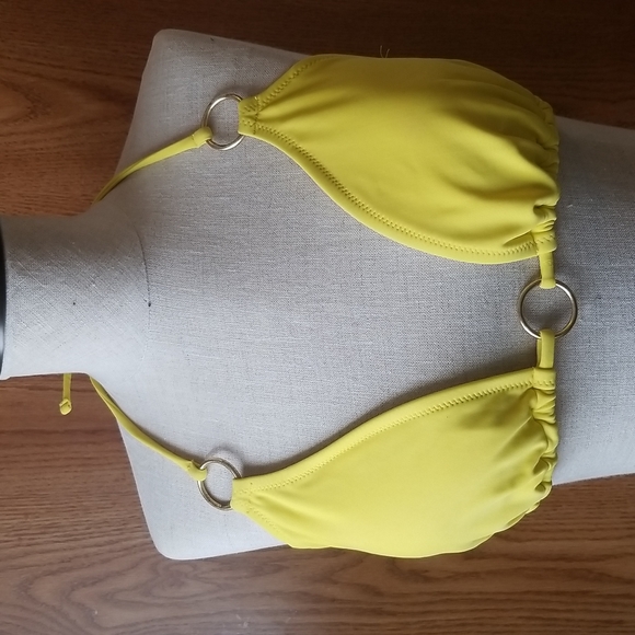 Jessica Simpson Yellow Bikini with Rings - Picture 5 of 6